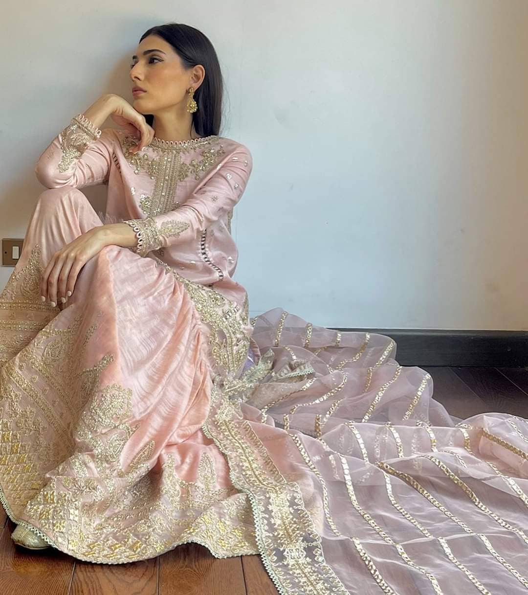 img_spotted_in_qalamkar_luxury_awwal_boutique