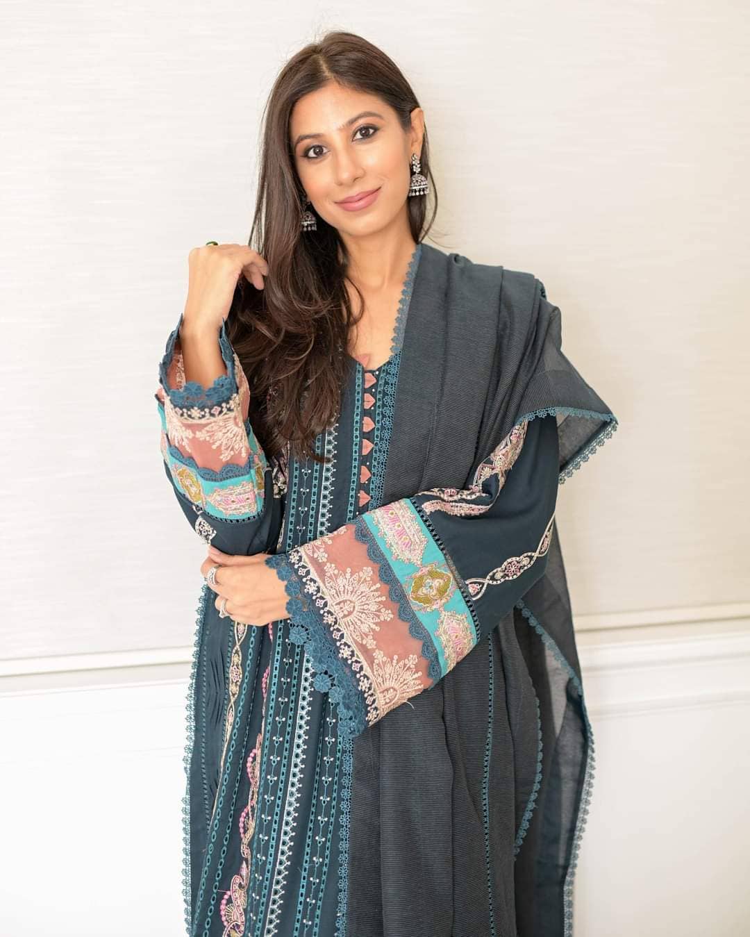 img_spotted_in_qalamkar_q_line_linen_2022_awwal_boutique