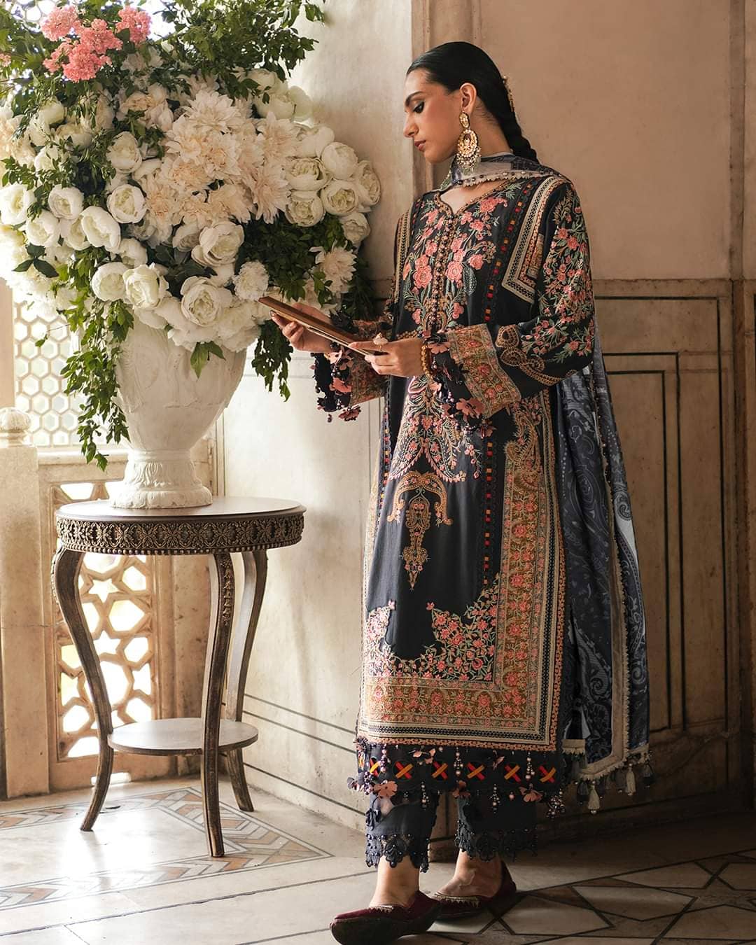 img_sana_safinaz_winter_luxury_awwal_boutique