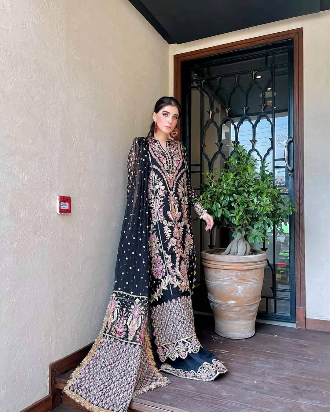 img_afrozeh_shehnai_wedding_edition_awwal_boutique