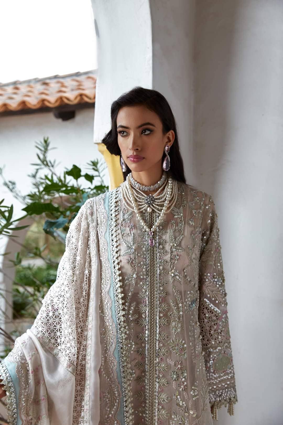 img_suffuse_by_sana_yasir_freesia_2022_wedding_edition_awwal_boutique