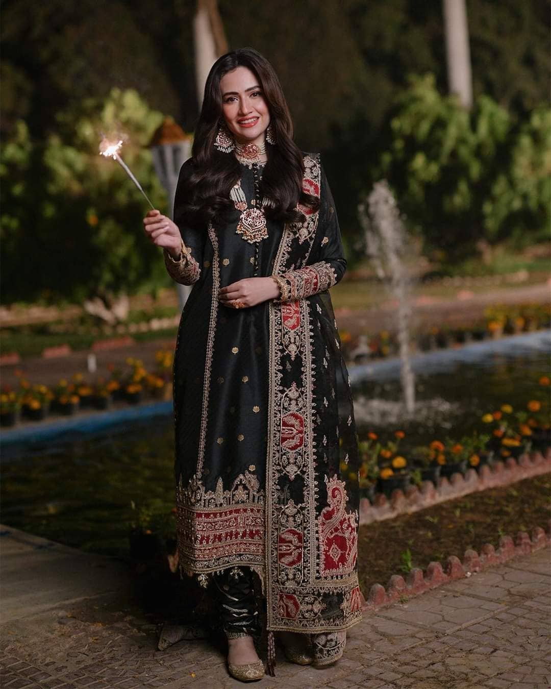 img_qalamkar_luxury_formals_awwal_boutique