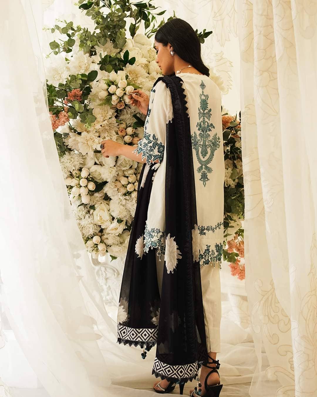 Img_sana_safinaz_muzlin_23_awwal_boutique