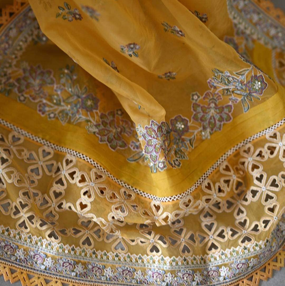 img_qalamkar_luxury_sahil_lawn_23_awwal_boutique