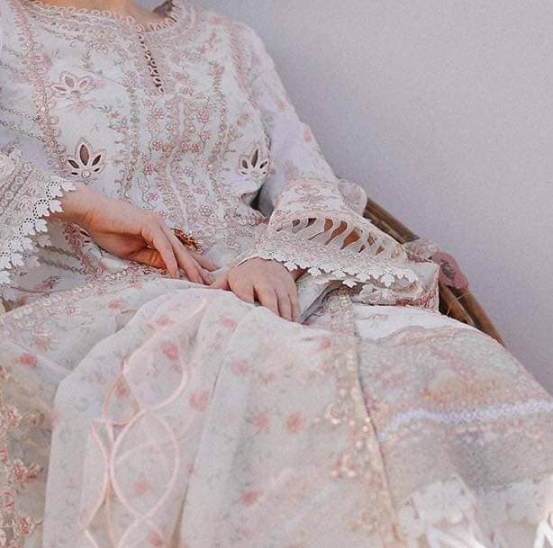 img_qalamkar_sahil_luxury_lawn_23_awwal_boutique