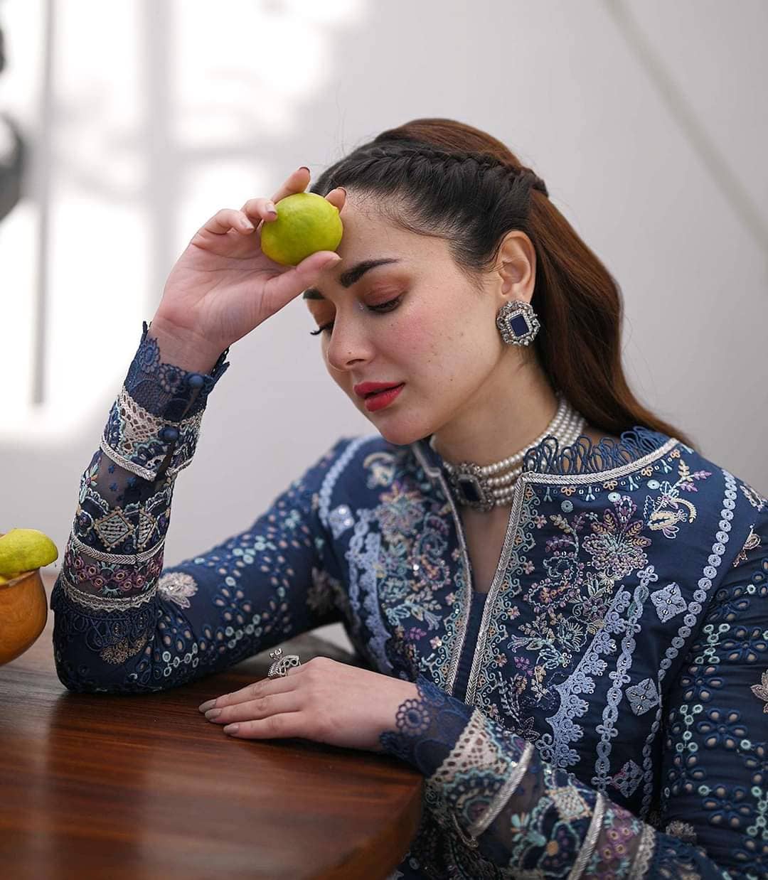 img_qalamkar_lawn_23_awwal_boutique