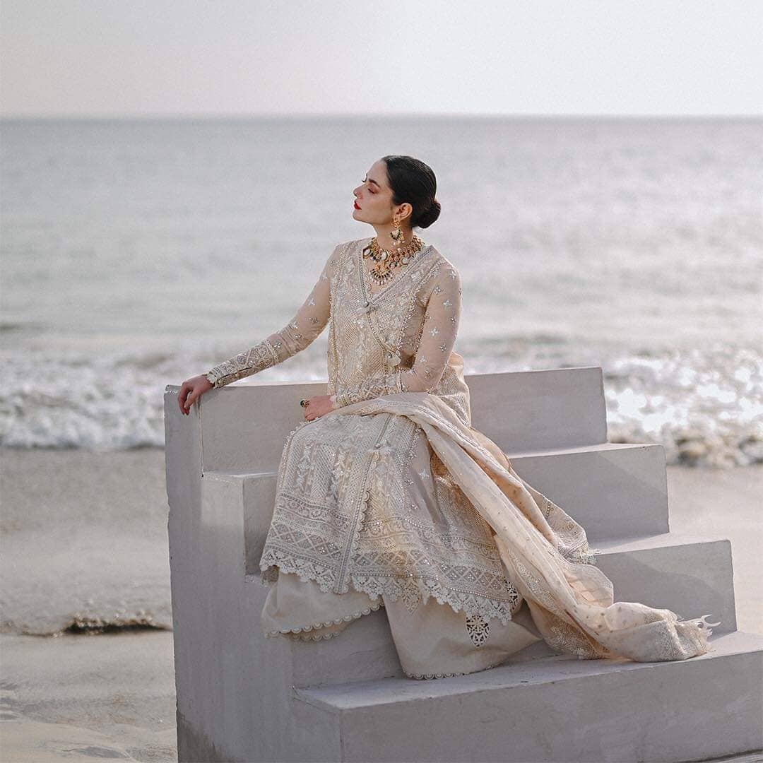 img_qalamkar_sahil_luxury_lawn_23_awwal_boutique