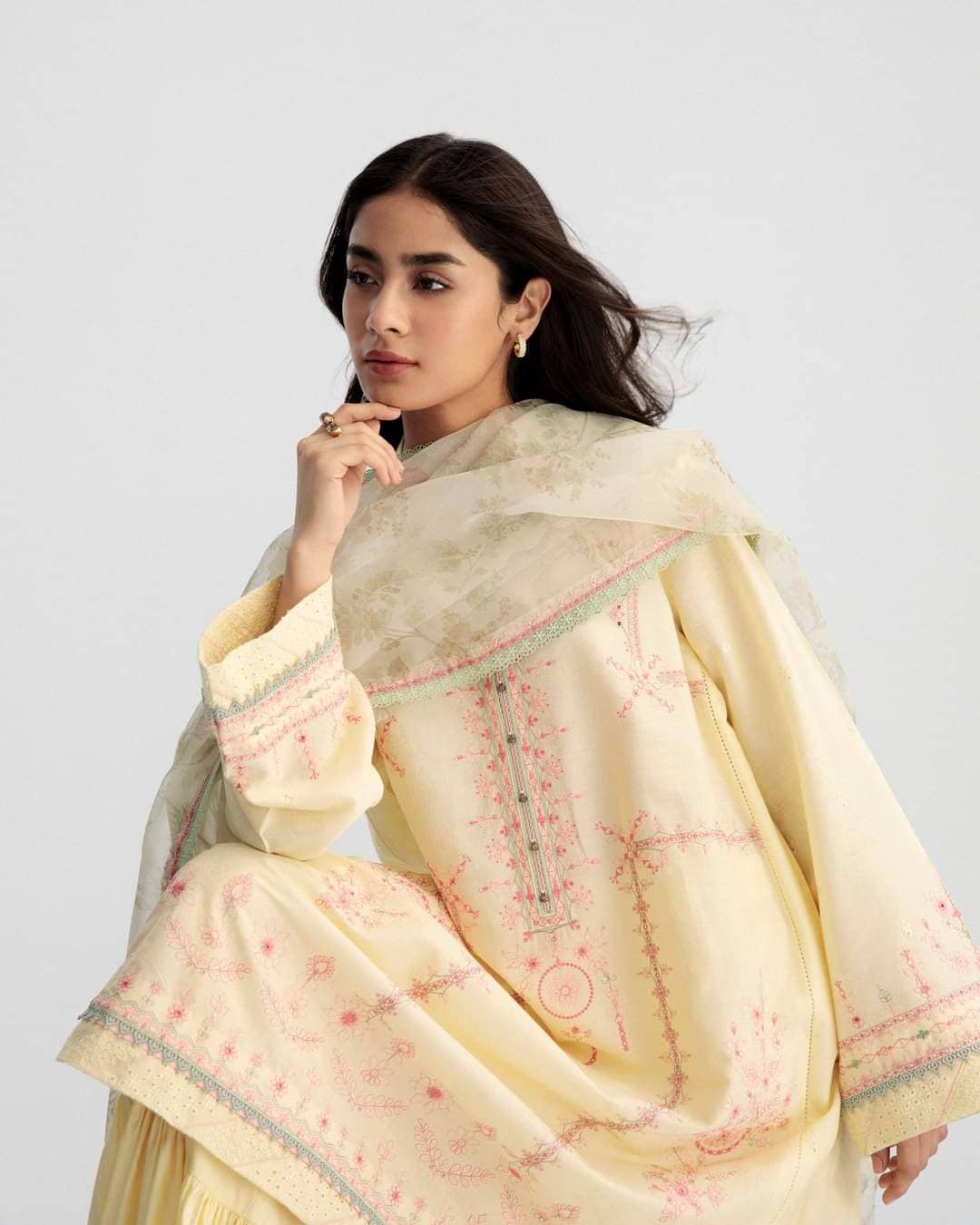 img_coco_lawn_by_zara_shahjahan_23_awwal_boutique