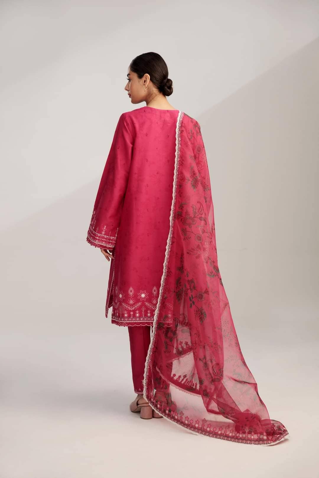 img_coco_lawn_by_zara_shahjahan_23_awwal_boutique