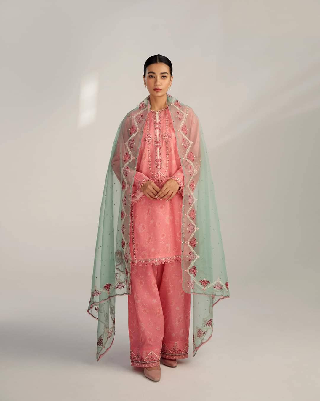 img_coco_lawn_by_zara_shahjahan_23_awwal_boutique