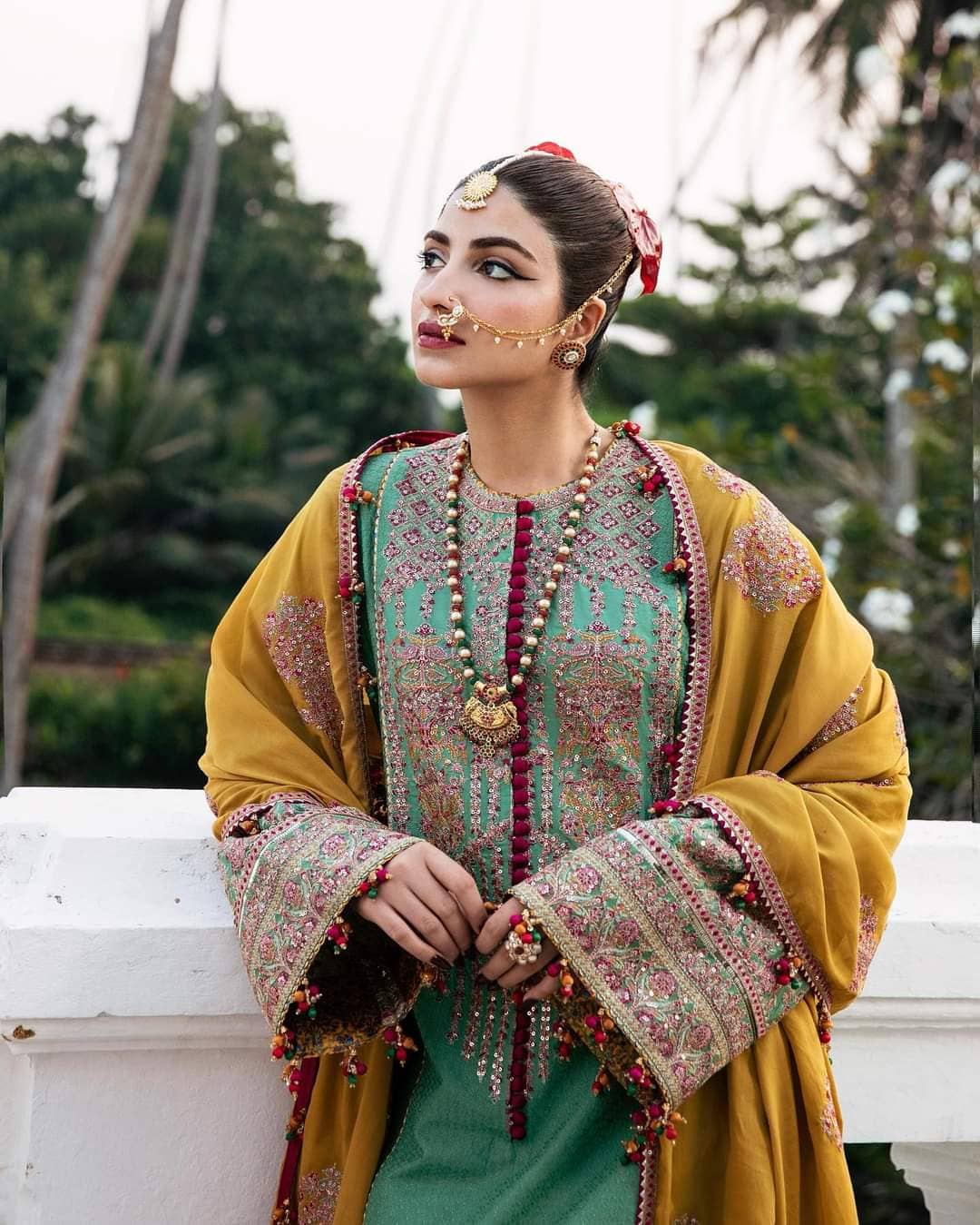 img_hussain_rehar_luxury_lawn_roshan_23_awwal_boutique