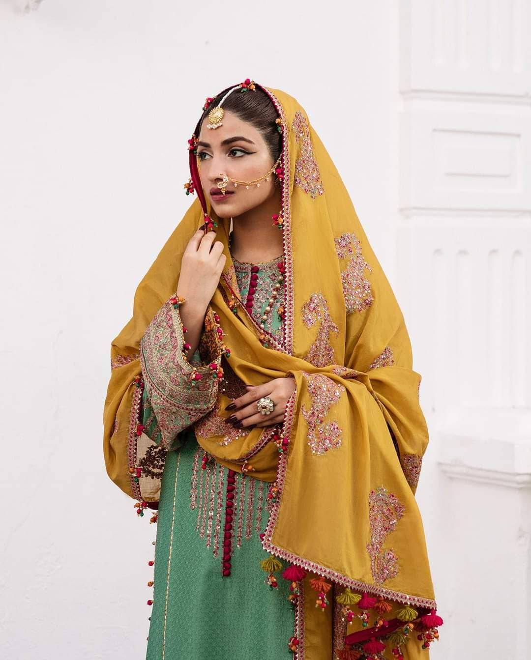 img_hussain_rehar_luxury_lawn_roshan_23_awwal_boutique