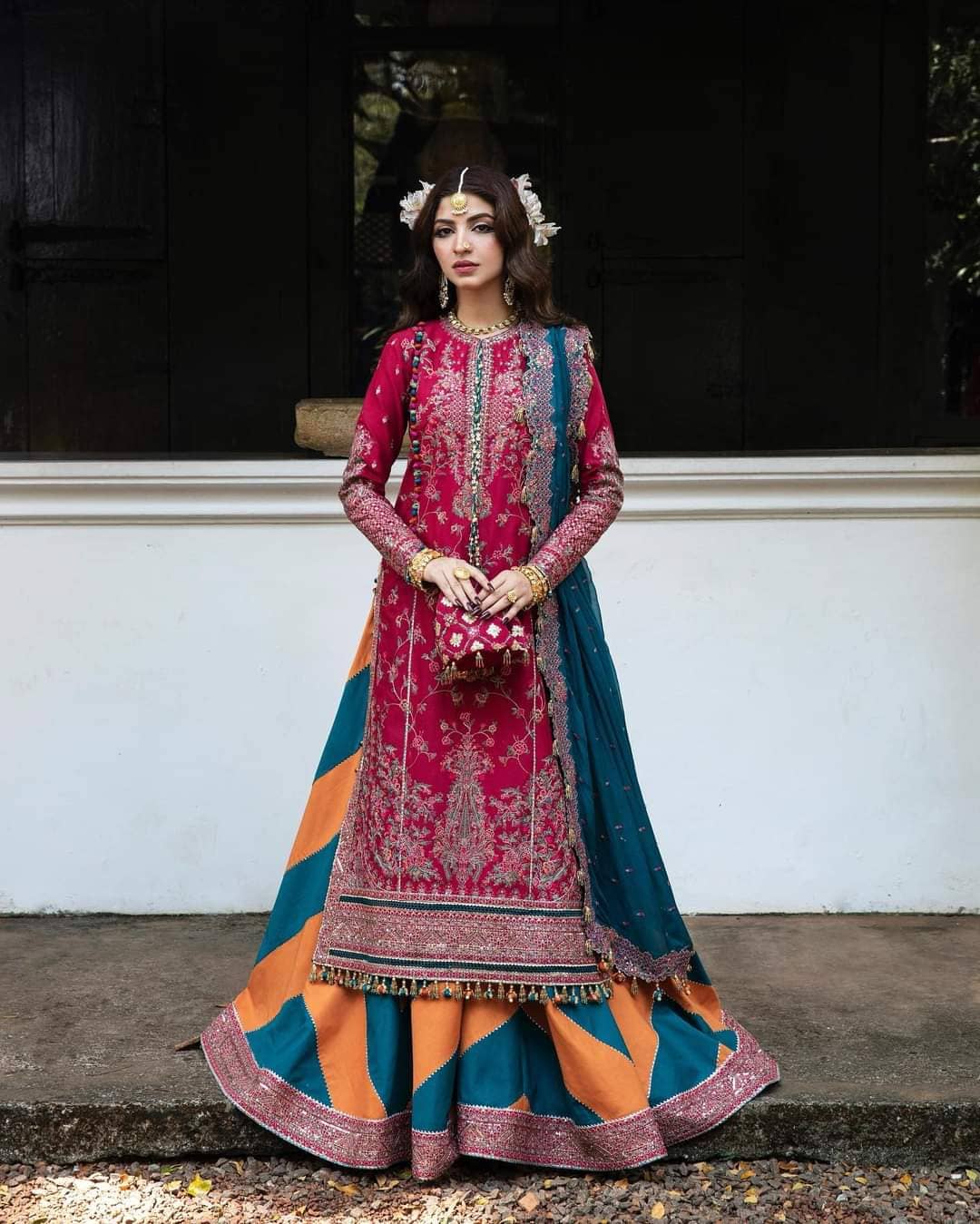 img_hussain_rehar_luxury_lawn_roshan_23_awwal_boutique