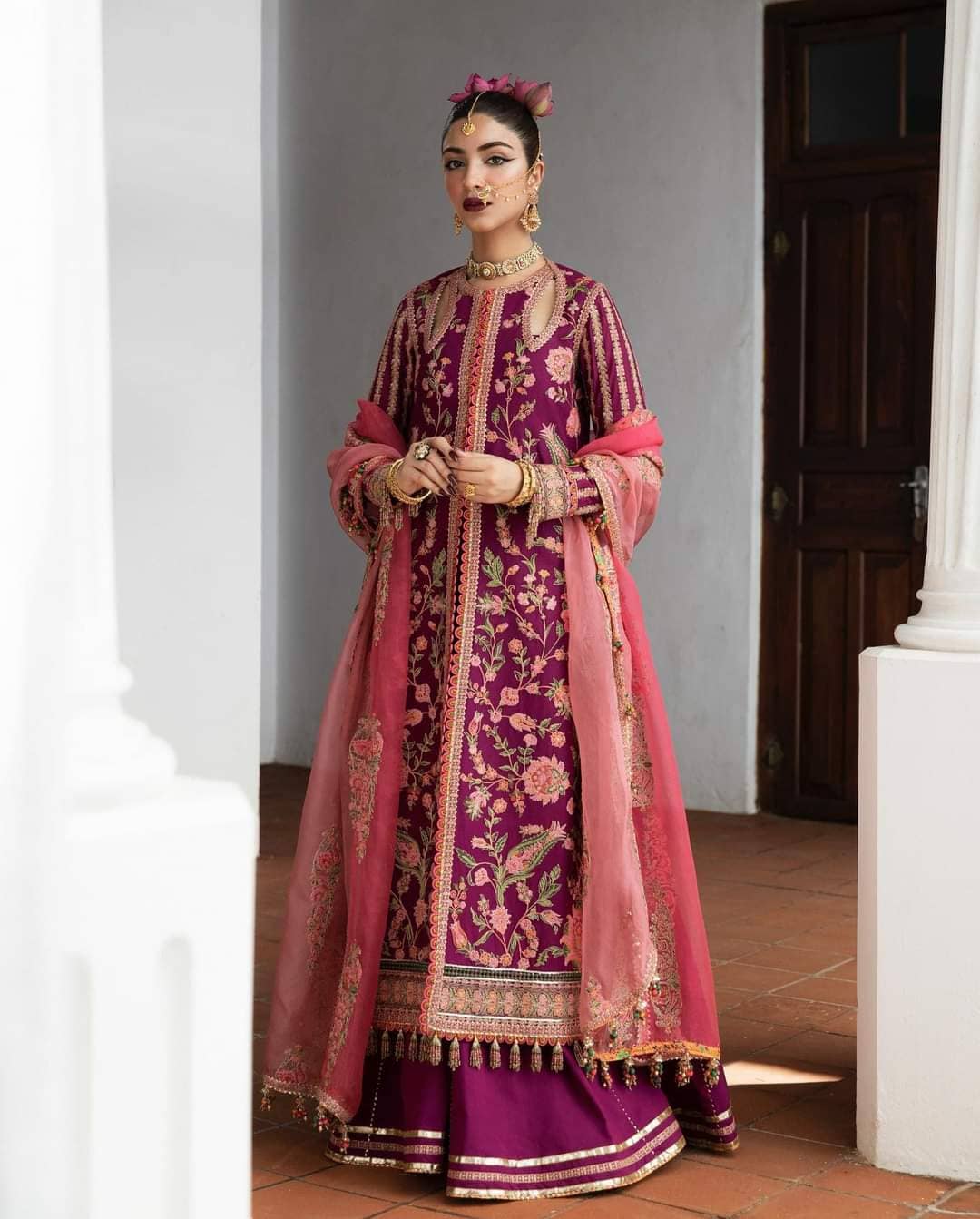 img_hussain_rehar_roshan_luxury_lawn_23_awwal_boutique