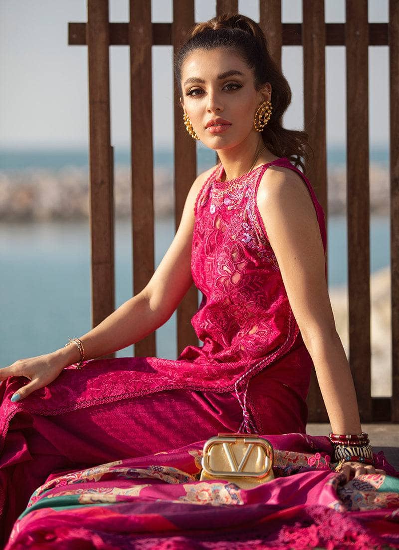 img_farah_talib_aziz_lawn_22_awwal_boutique