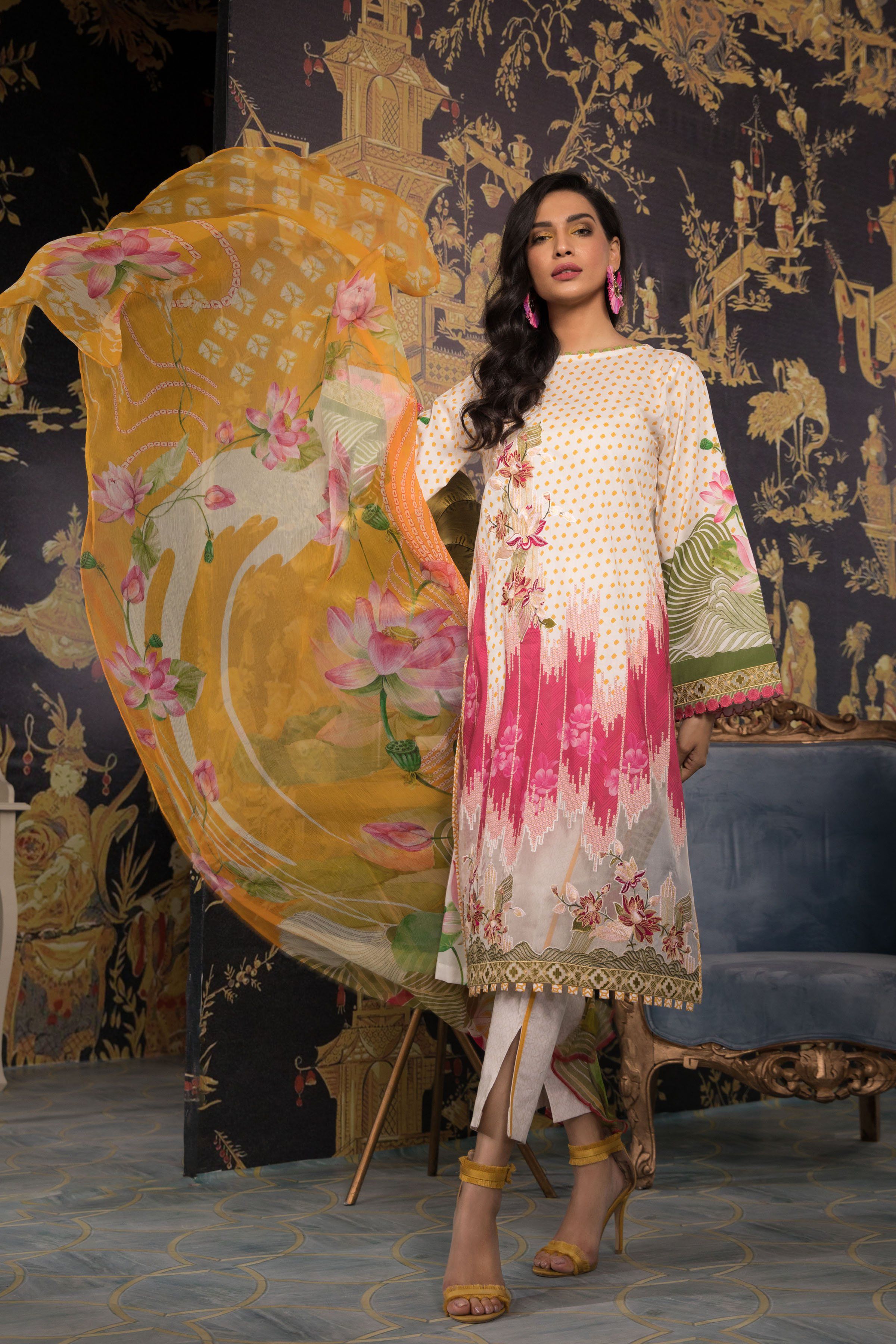 img_sapphire_lawn_collection_2020_awwal_boutique