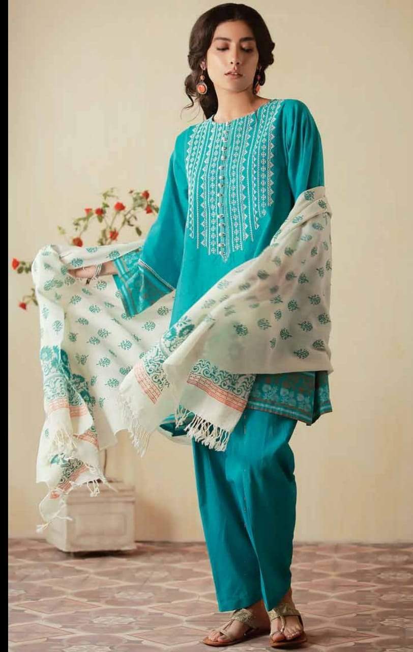 img_khaadi_winter_shawl_collection_awwal_boutique