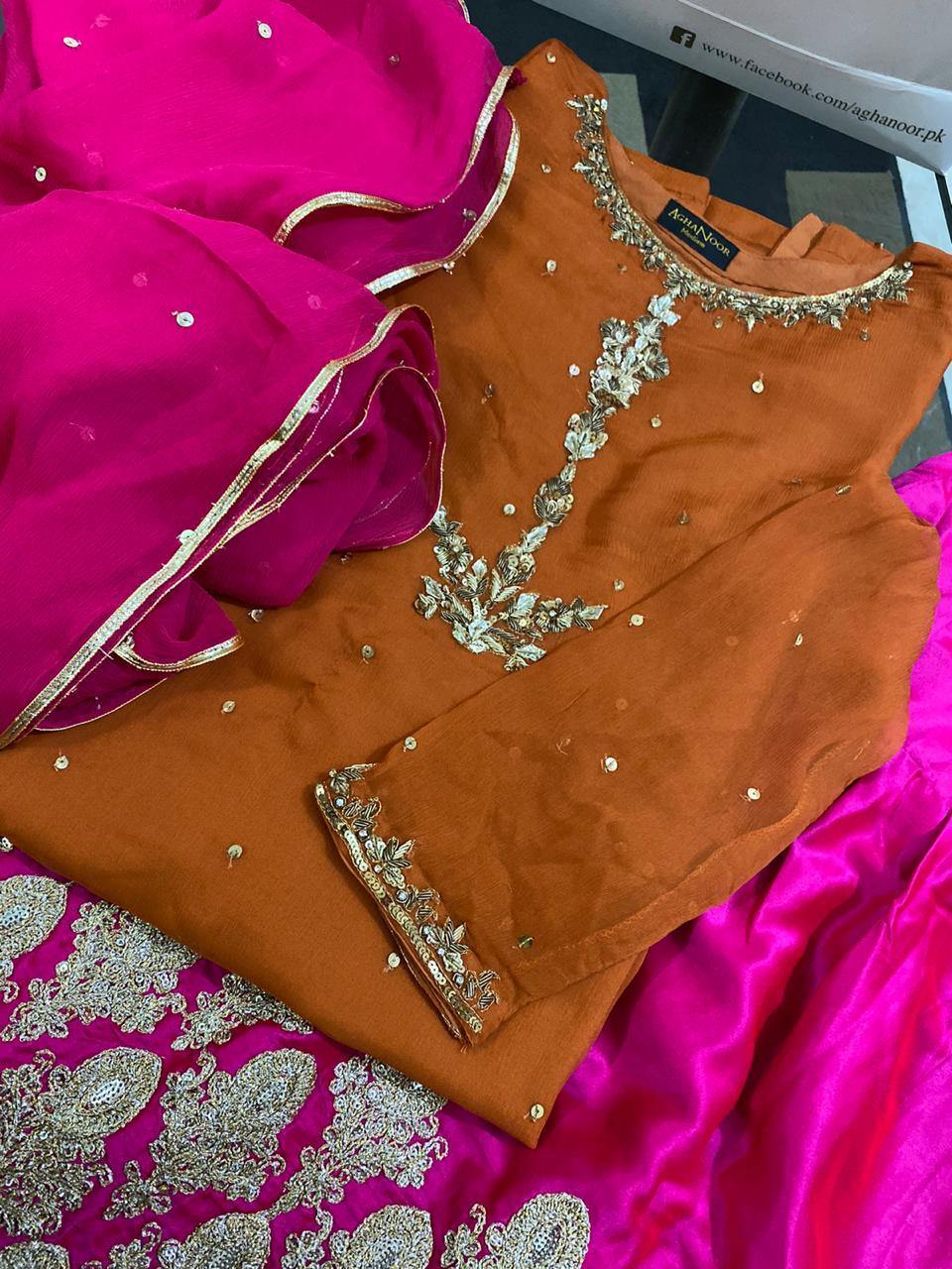 img_agha_noor_velvet_ready_made_sharara_style_wedding_awwal_boutique