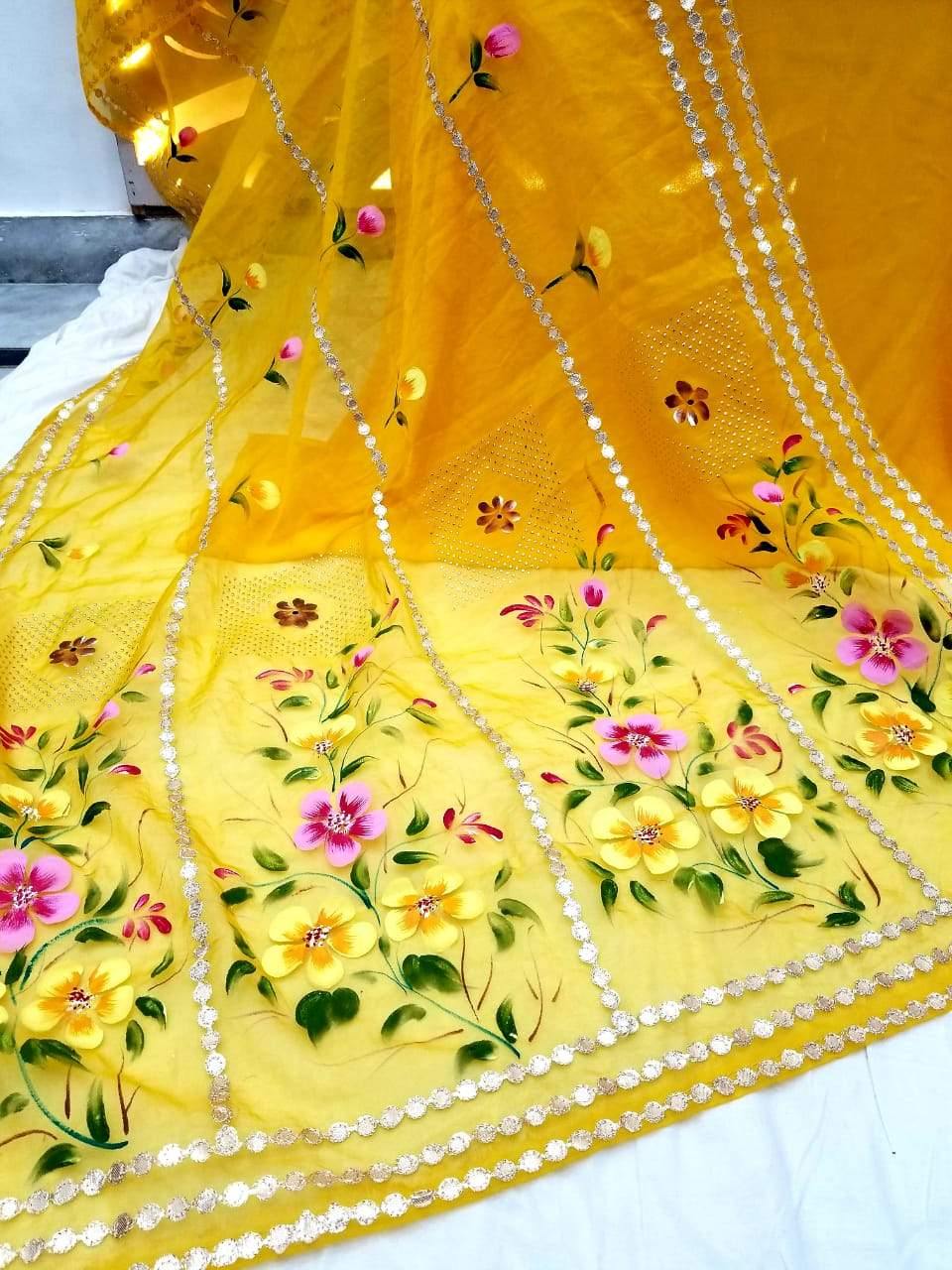 img_hand_paint_on_fabric_awwal_boutique