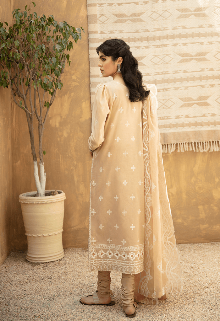 img_q_line_by_qalamkar_luxury_lawn_2021_awwal_boutique