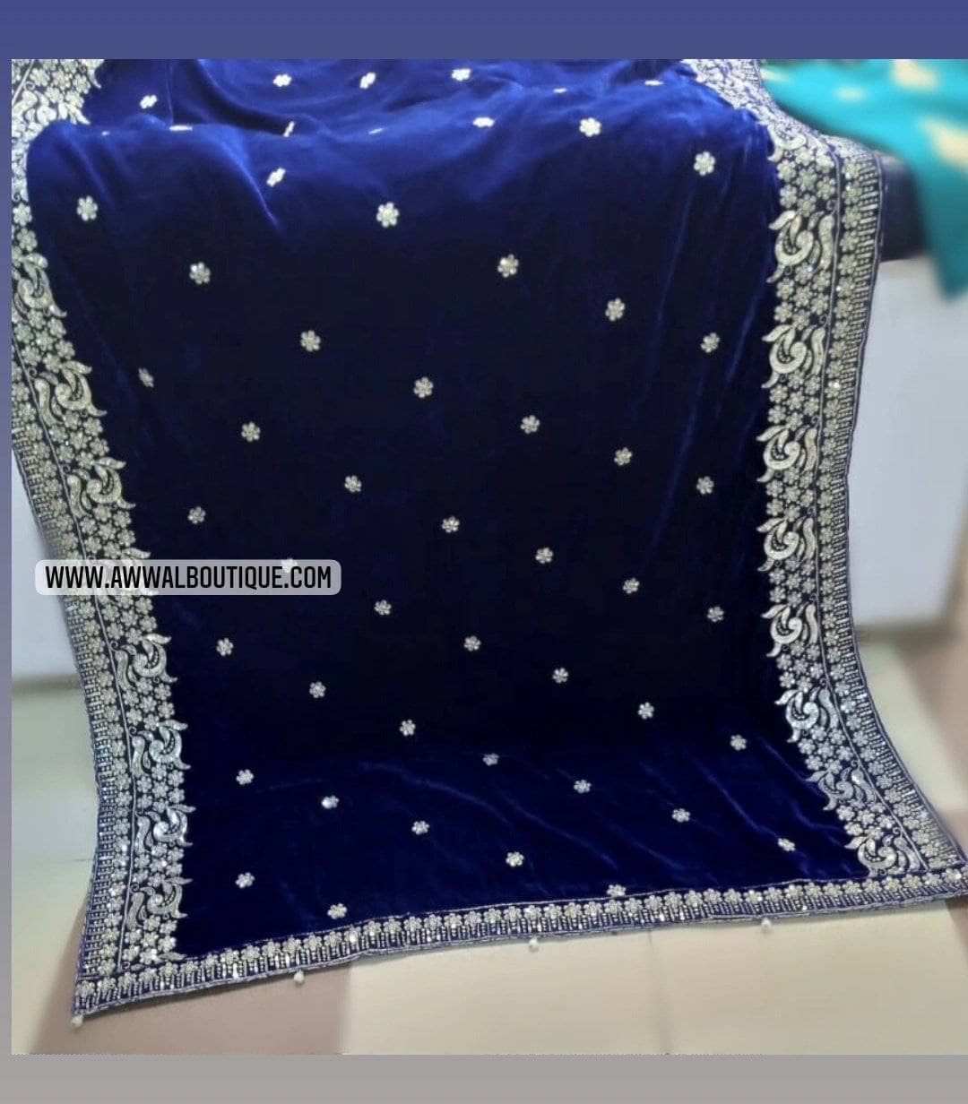 img_velvet_embroidered_shawls_awwal_boutique