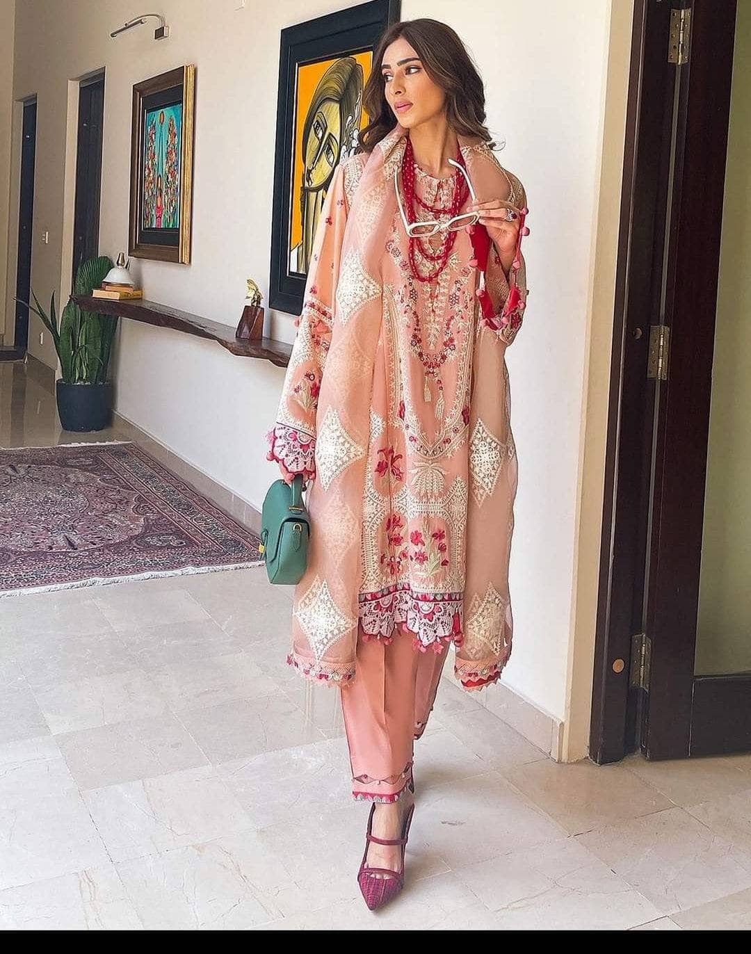 img_elan_lawn_22_awwal_boutique