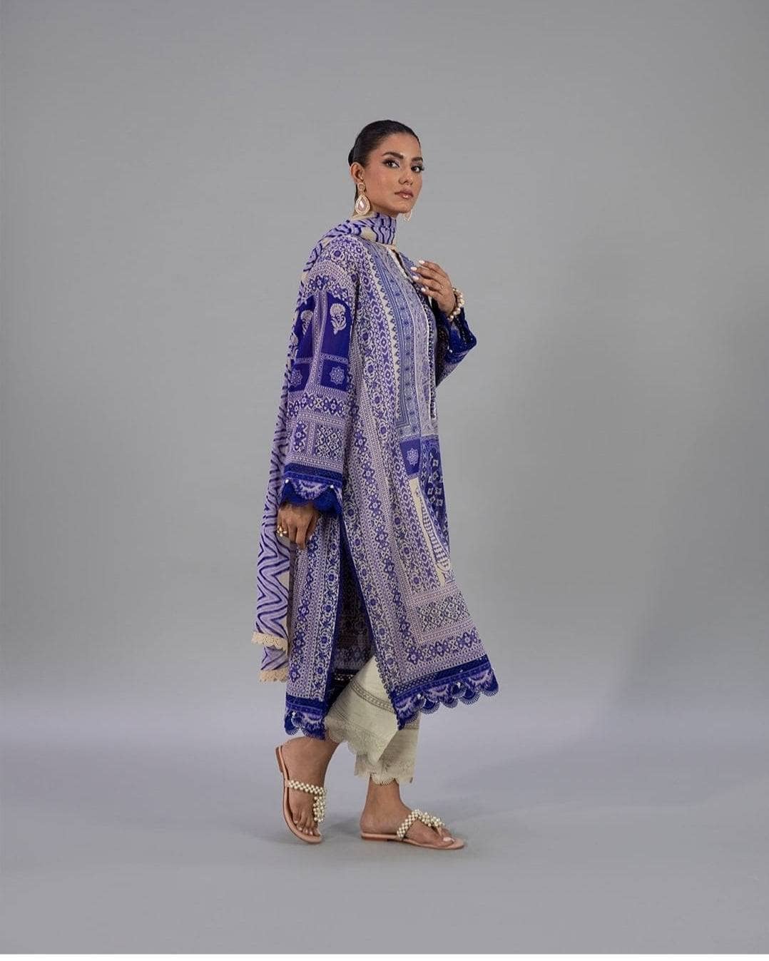 img_sana_safinaz_mahay_lawn_22_awwal_boutique