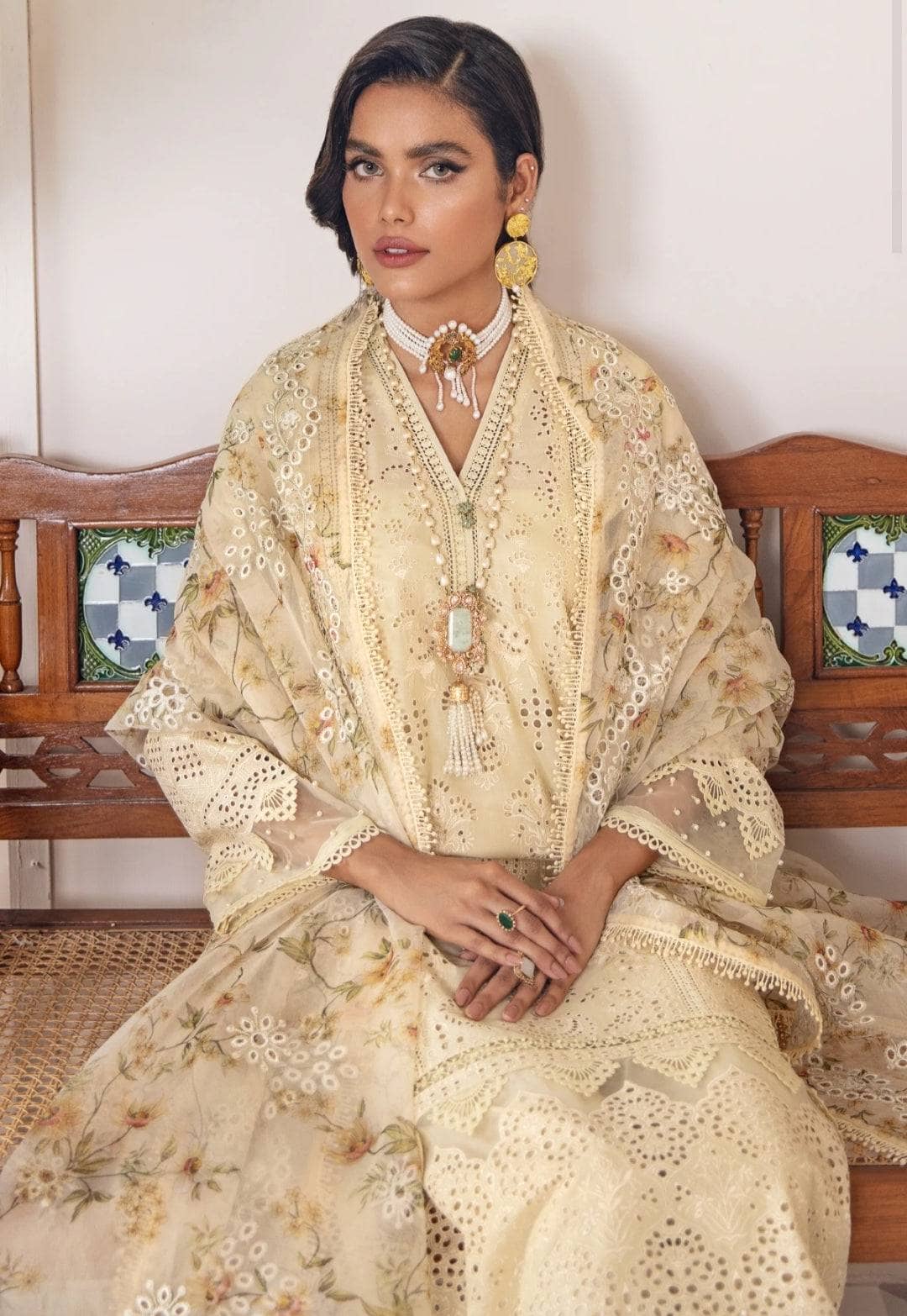 img_baroque_khurmi_jacquard_lawn_awwal_boutique