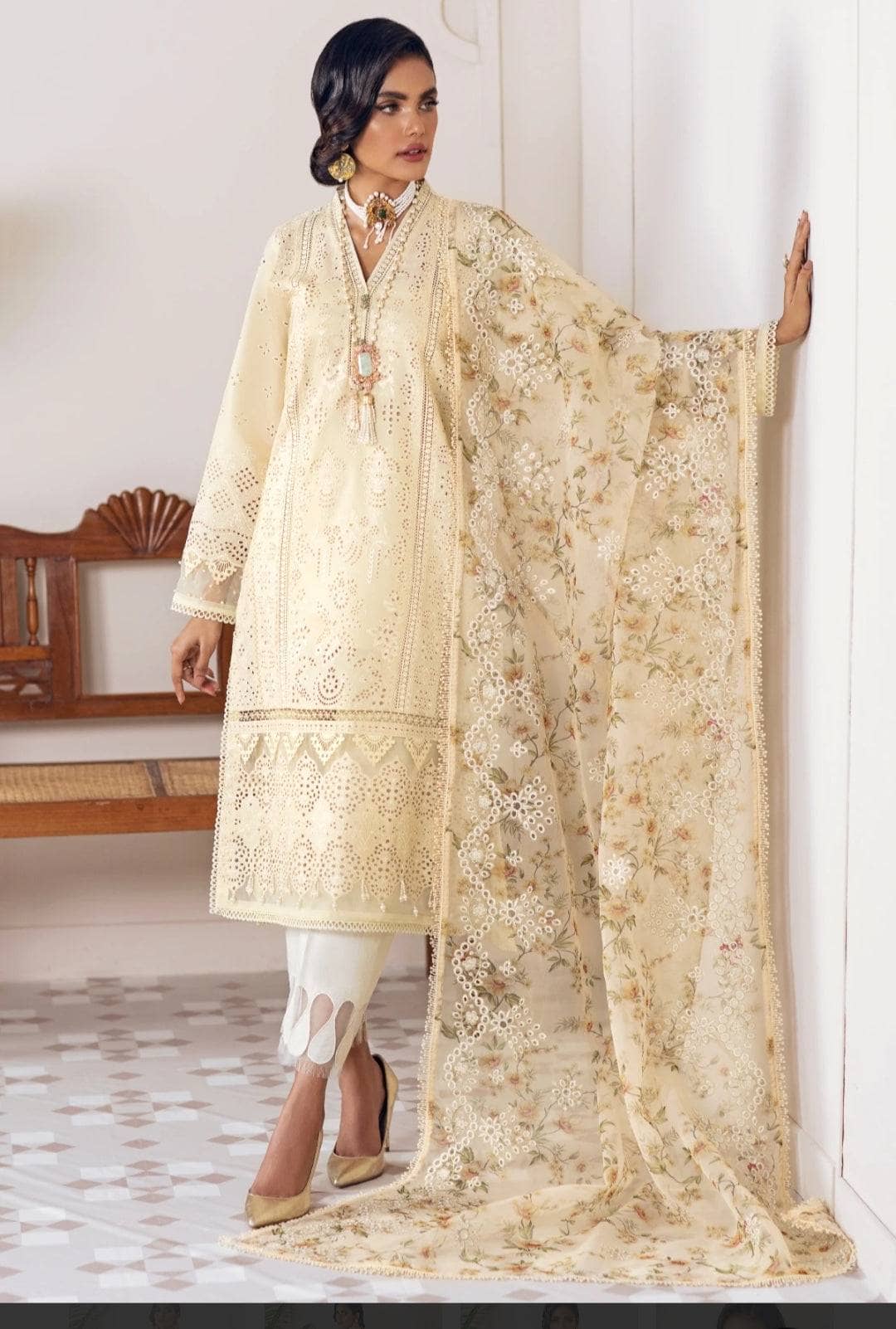 img_baroque_khurmi_jacquard_lawn_awwal_boutique