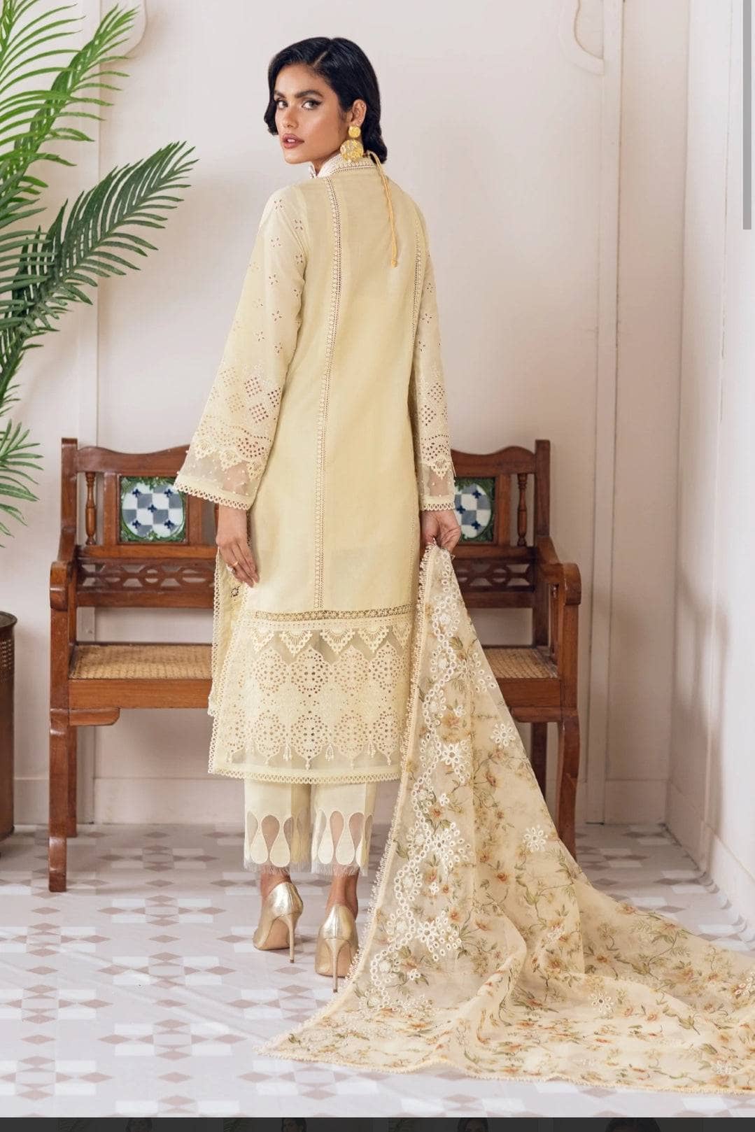 img_baroque_khurmi_jacquard_lawn_awwal_boutique