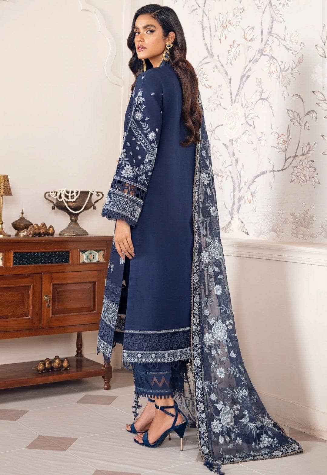 img_baroque_khurmi_jacquard_lawn_awwal_boutique