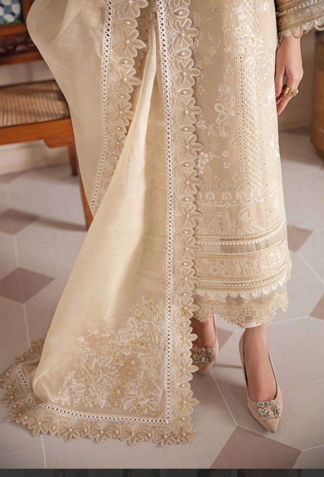 img_baroque_khurmi_jacquard_lawn_awwal_boutique