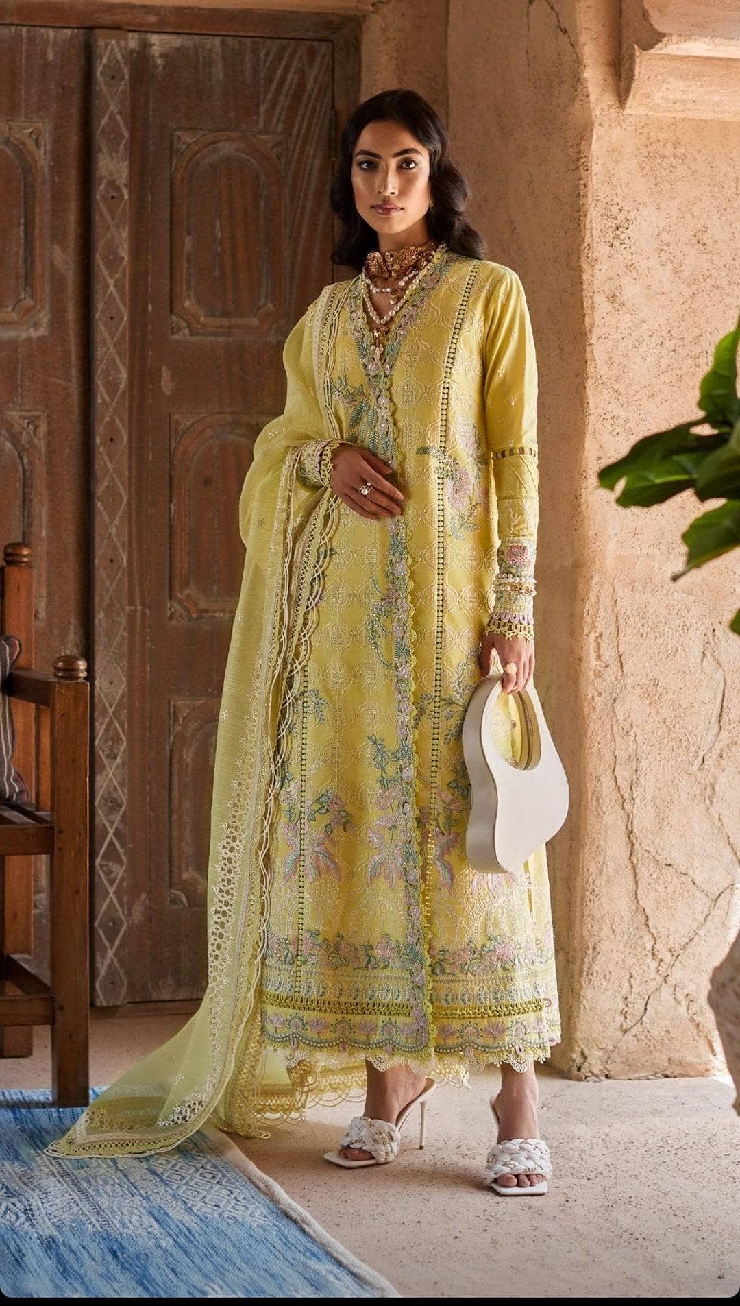 img_suffuse_lawn_collection_22_awwal_boutique