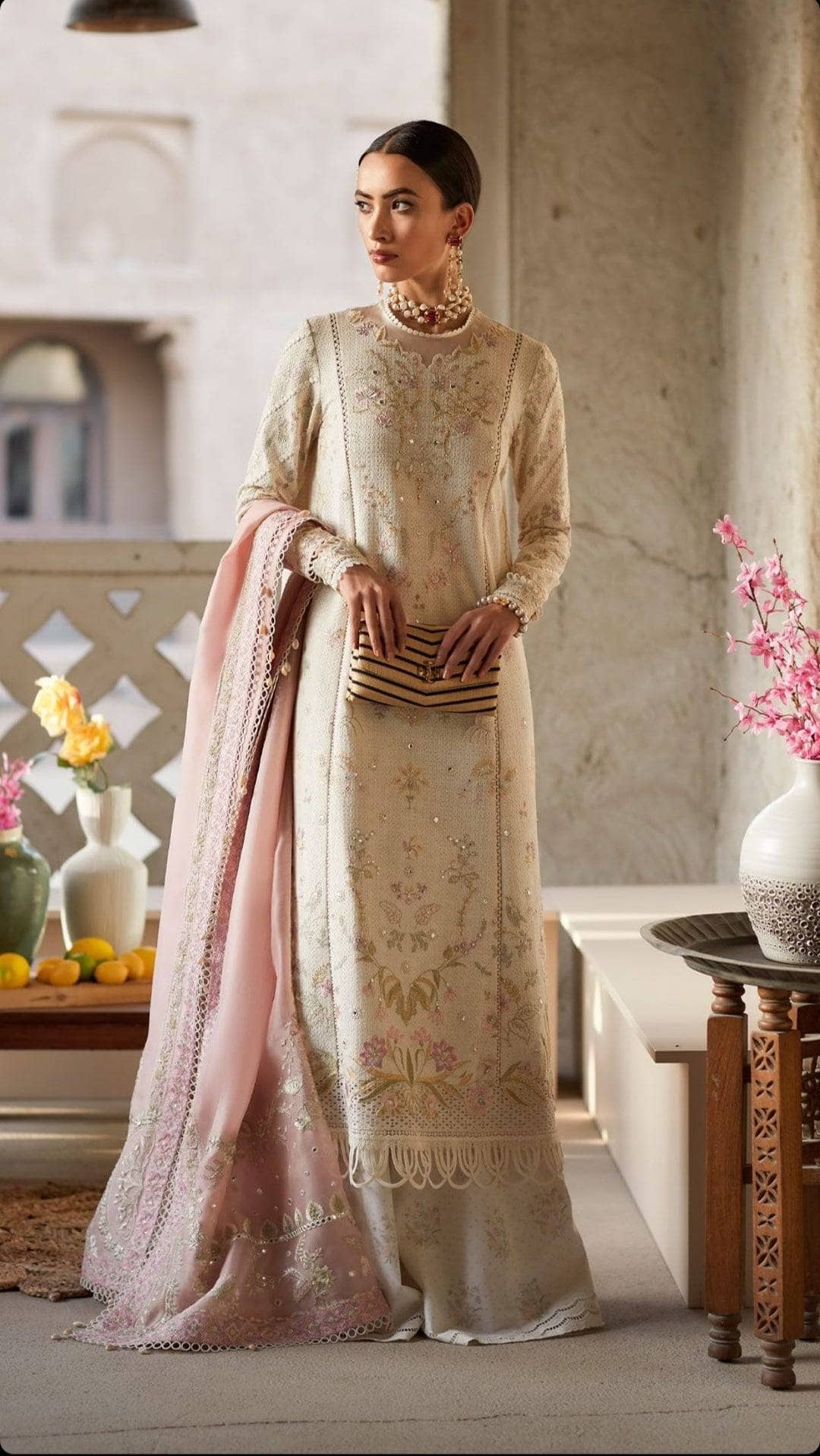 img_suffuse_lawn_collection_22_awwal_boutique