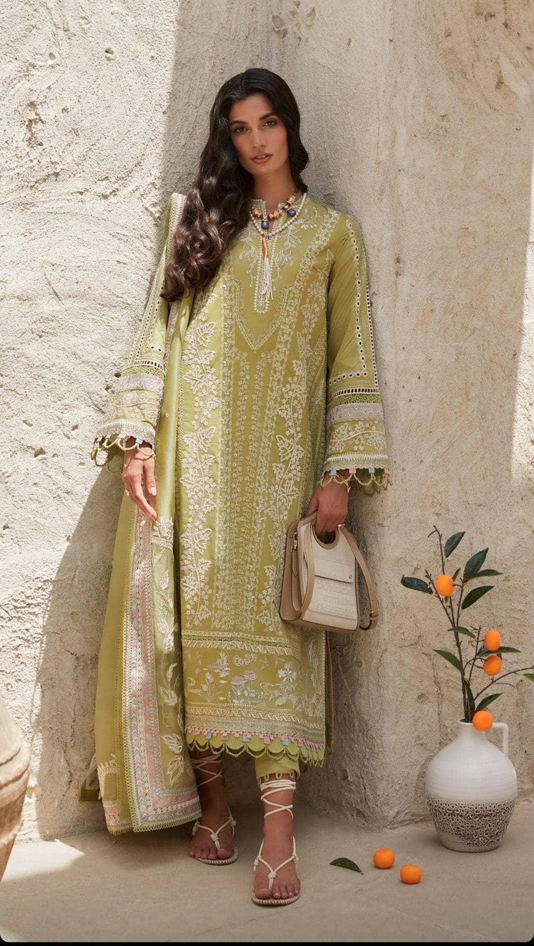 img_suffuse_lawn_collection_22_awwal_boutique