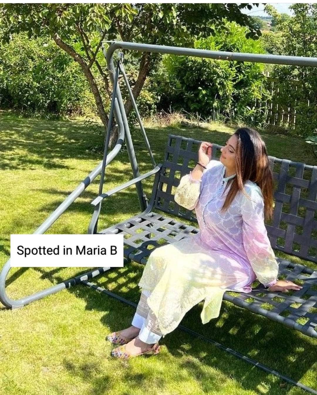 img_maria_b_lawn_22_awwal_boutique