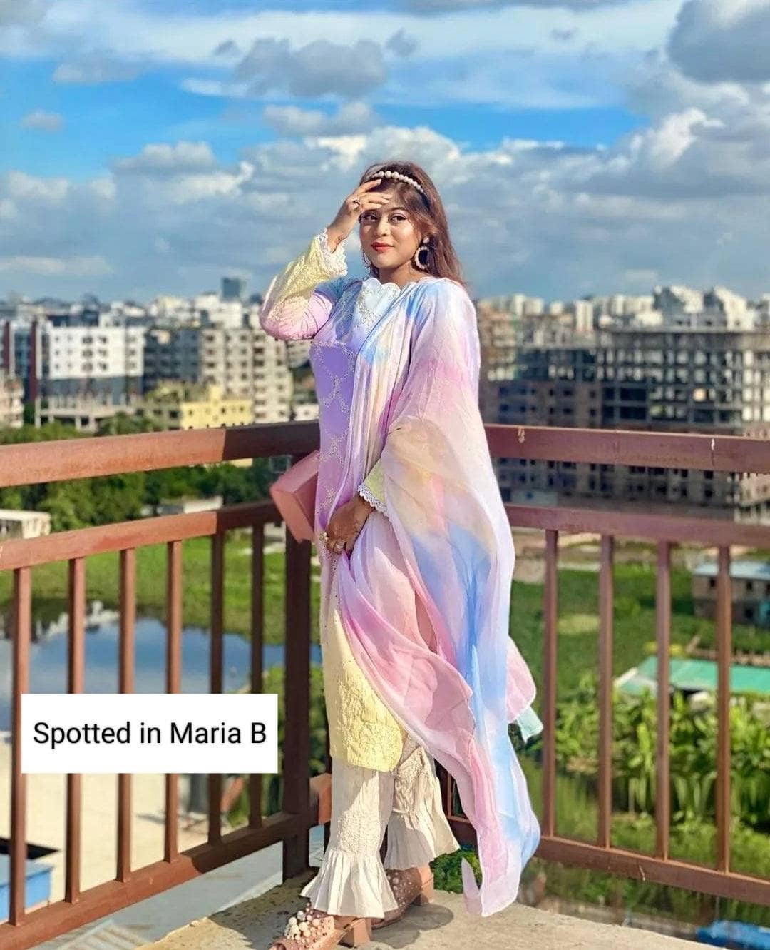 img_maria_b_lawn_22_awwal_boutique