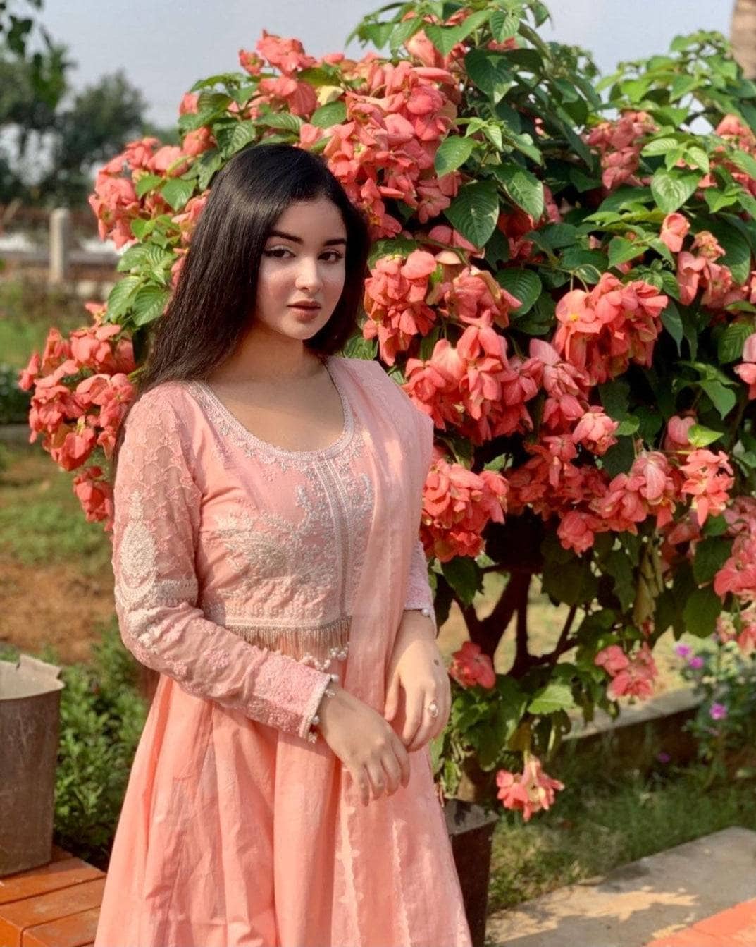 img_maria_b_lawn_22_awwal_boutique