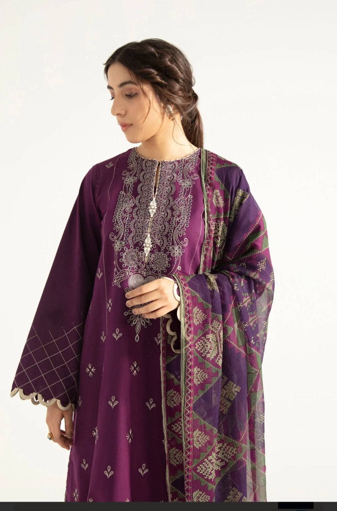 img_sapphire_intermix_awwal_boutique