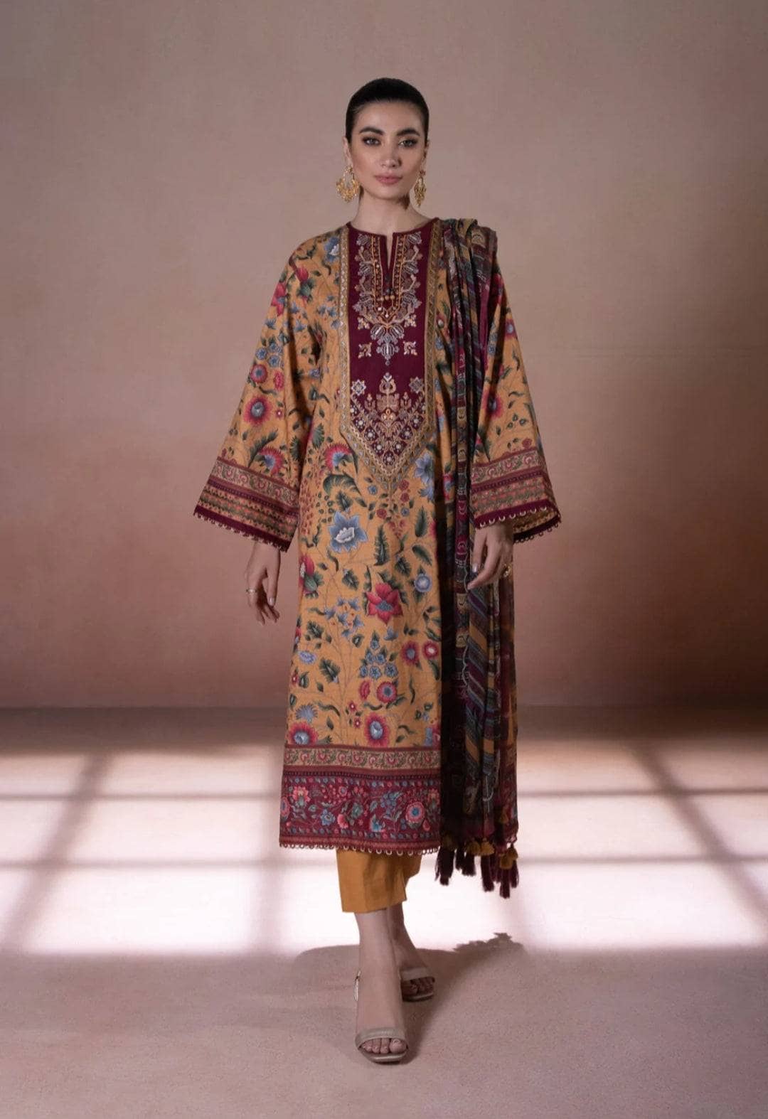 img_sapphire_intermix_awwal_boutique