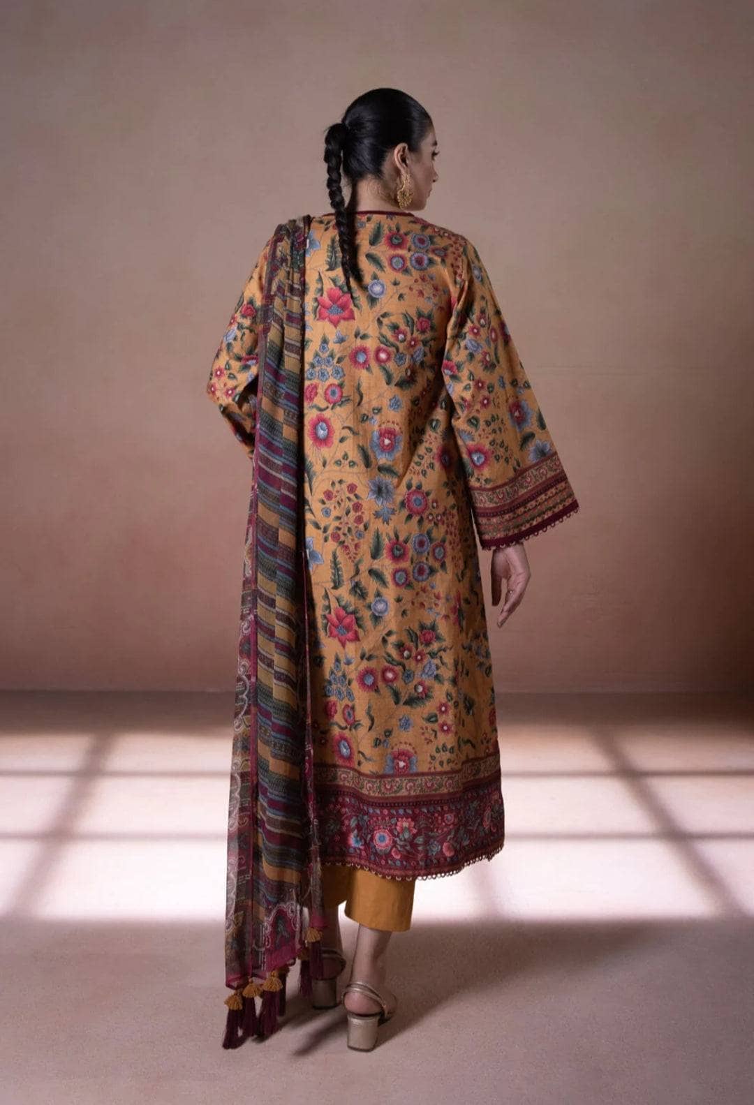 img_sapphire_intermix_awwal_boutique