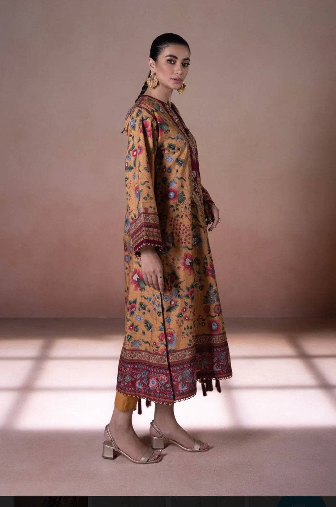 img_sapphire_intermix_awwal_boutique