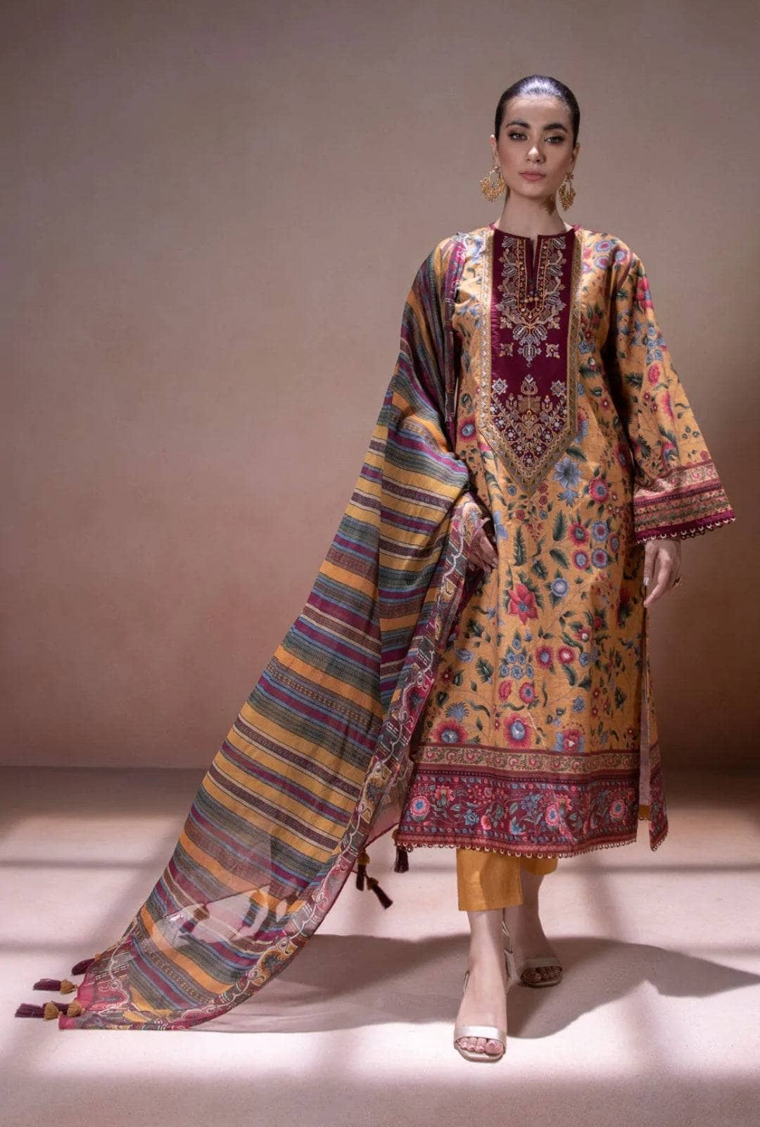 img_sapphire_intermix_awwal_boutique