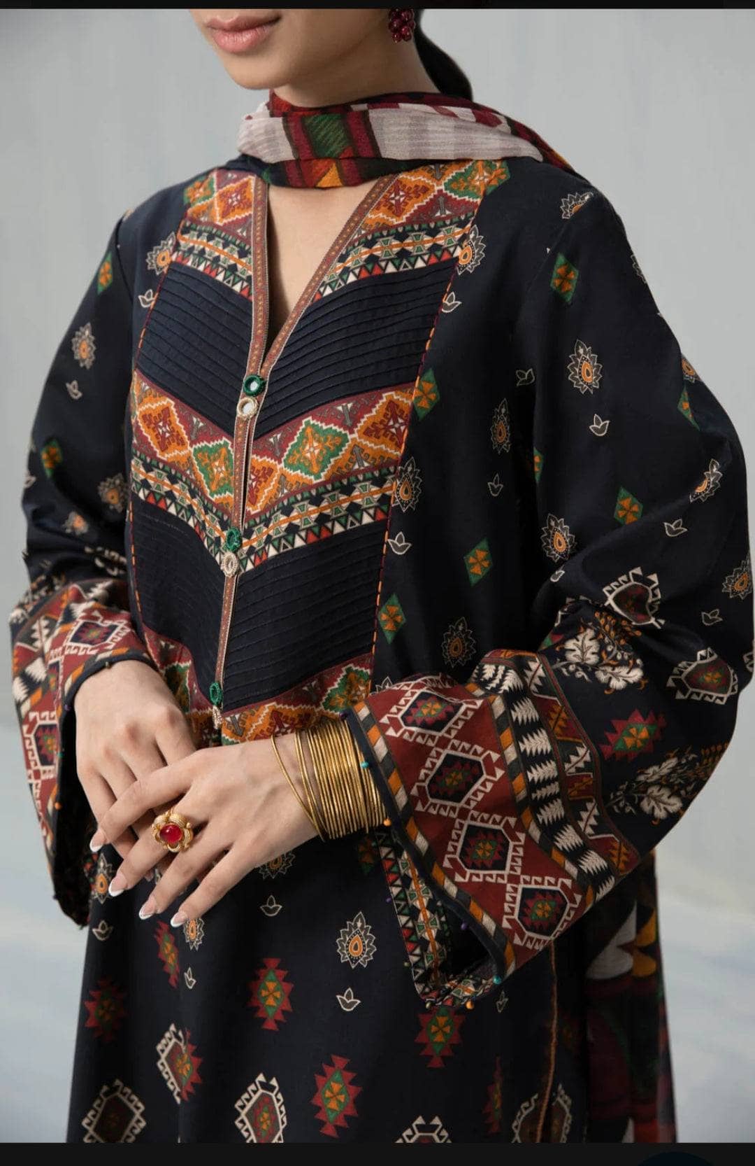 img_sapphire_intermix_awwal_boutique