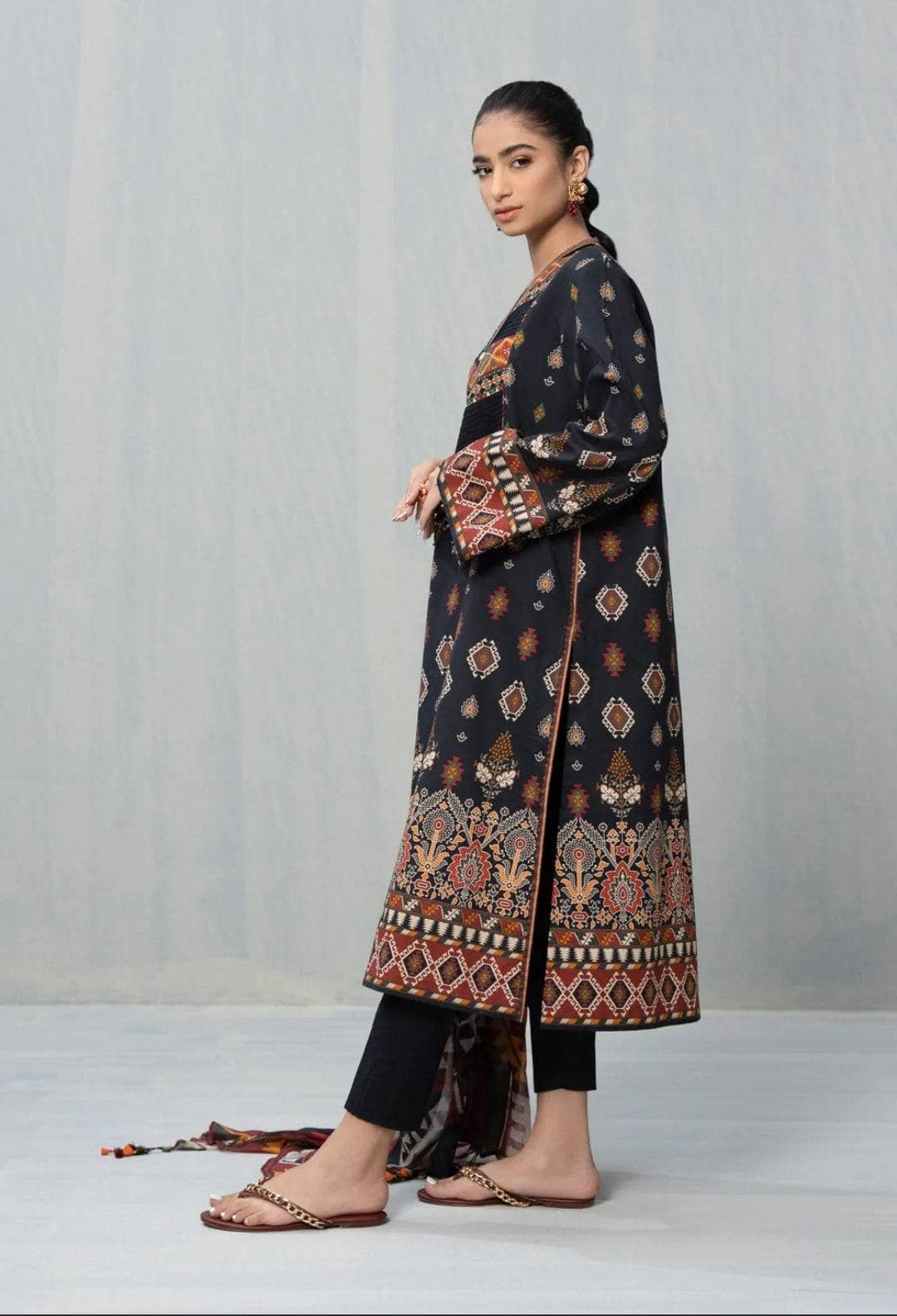 img_sapphire_intermix_awwal_boutique