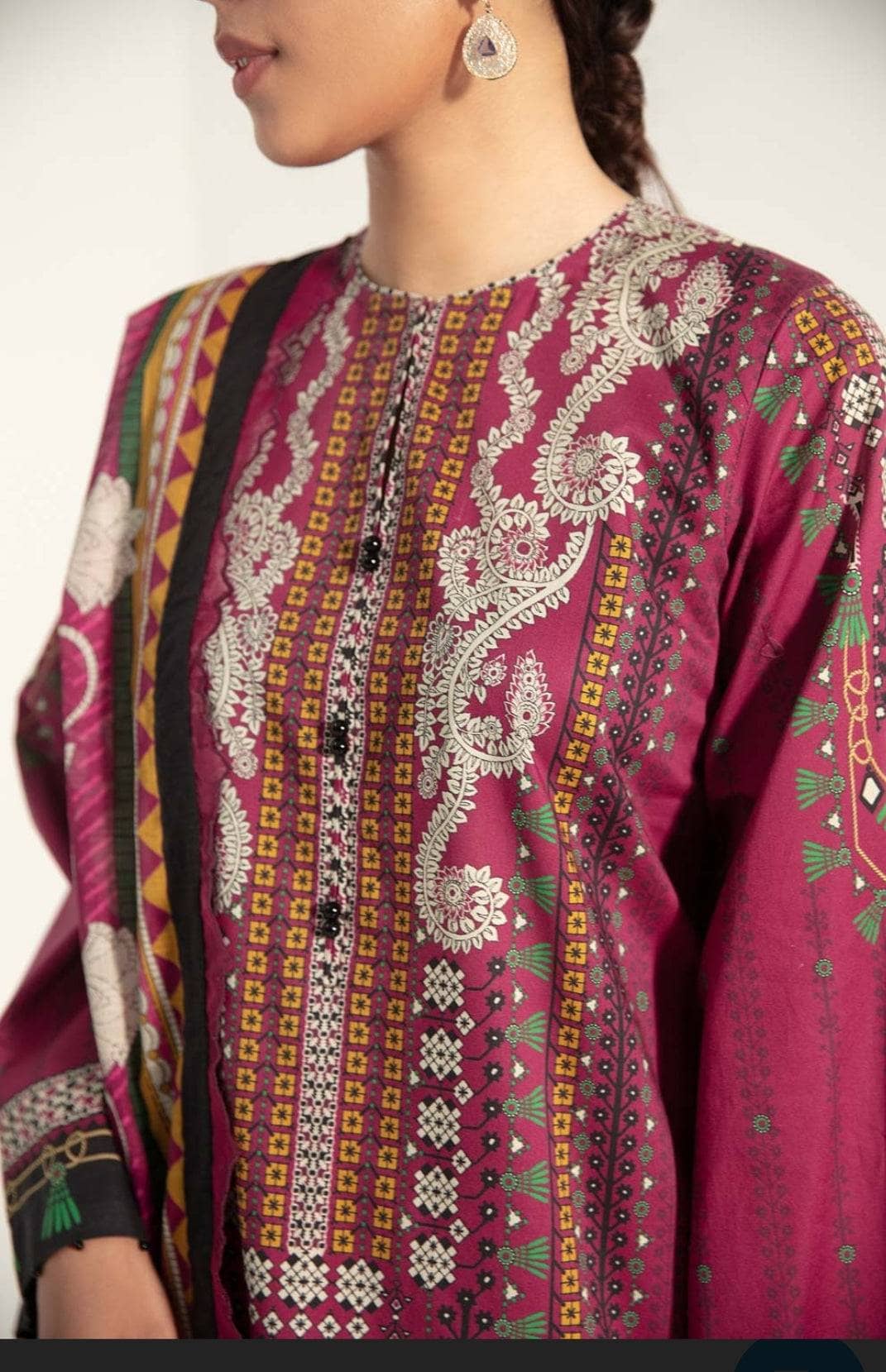 img_sapphire_intermix_awwal_boutique