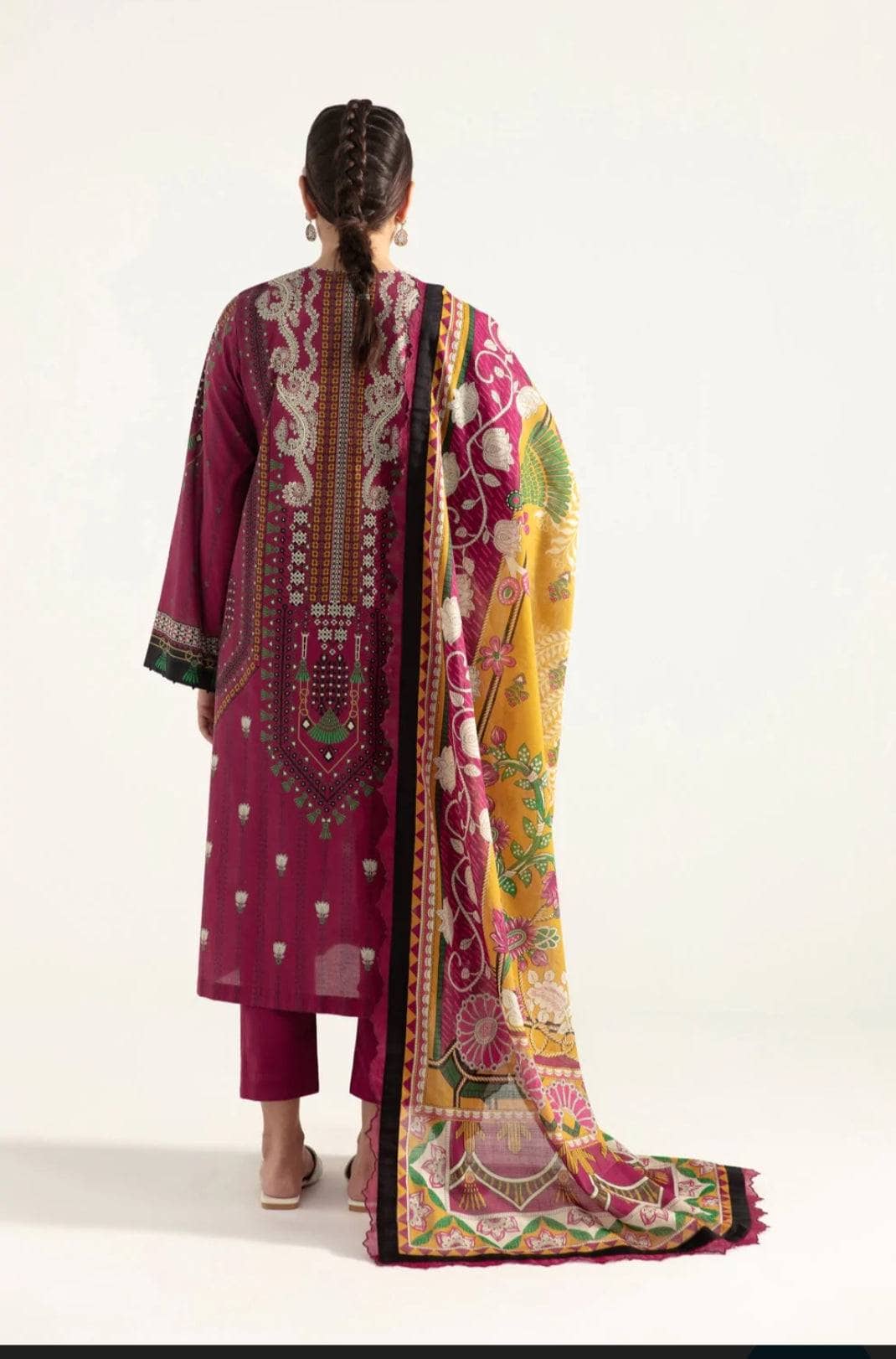 img_sapphire_intermix_awwal_boutique