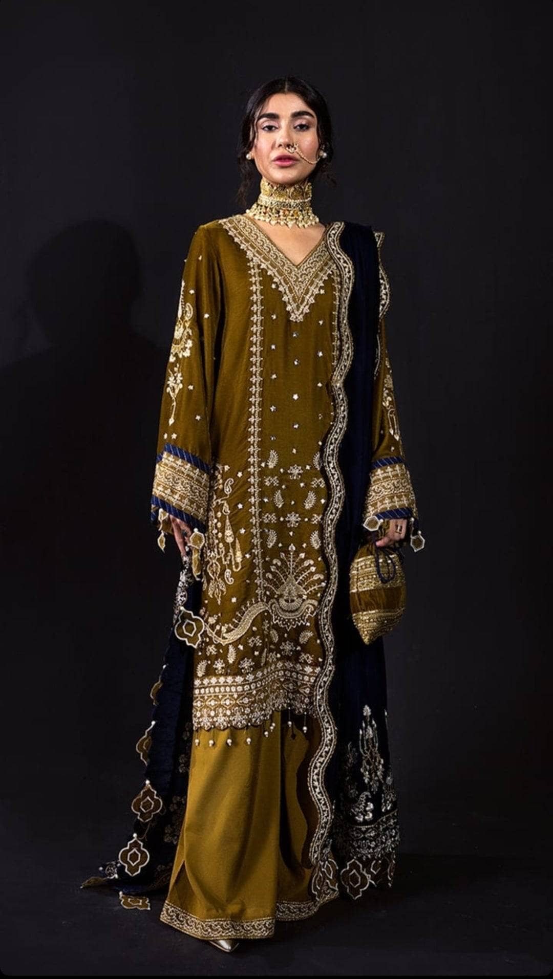 img_nureh_maya_velvet_awwal_boutique