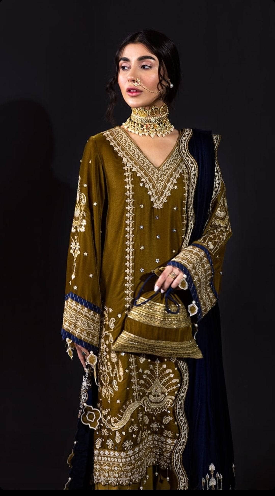 img_nureh_maya_velvet_awwal_boutique