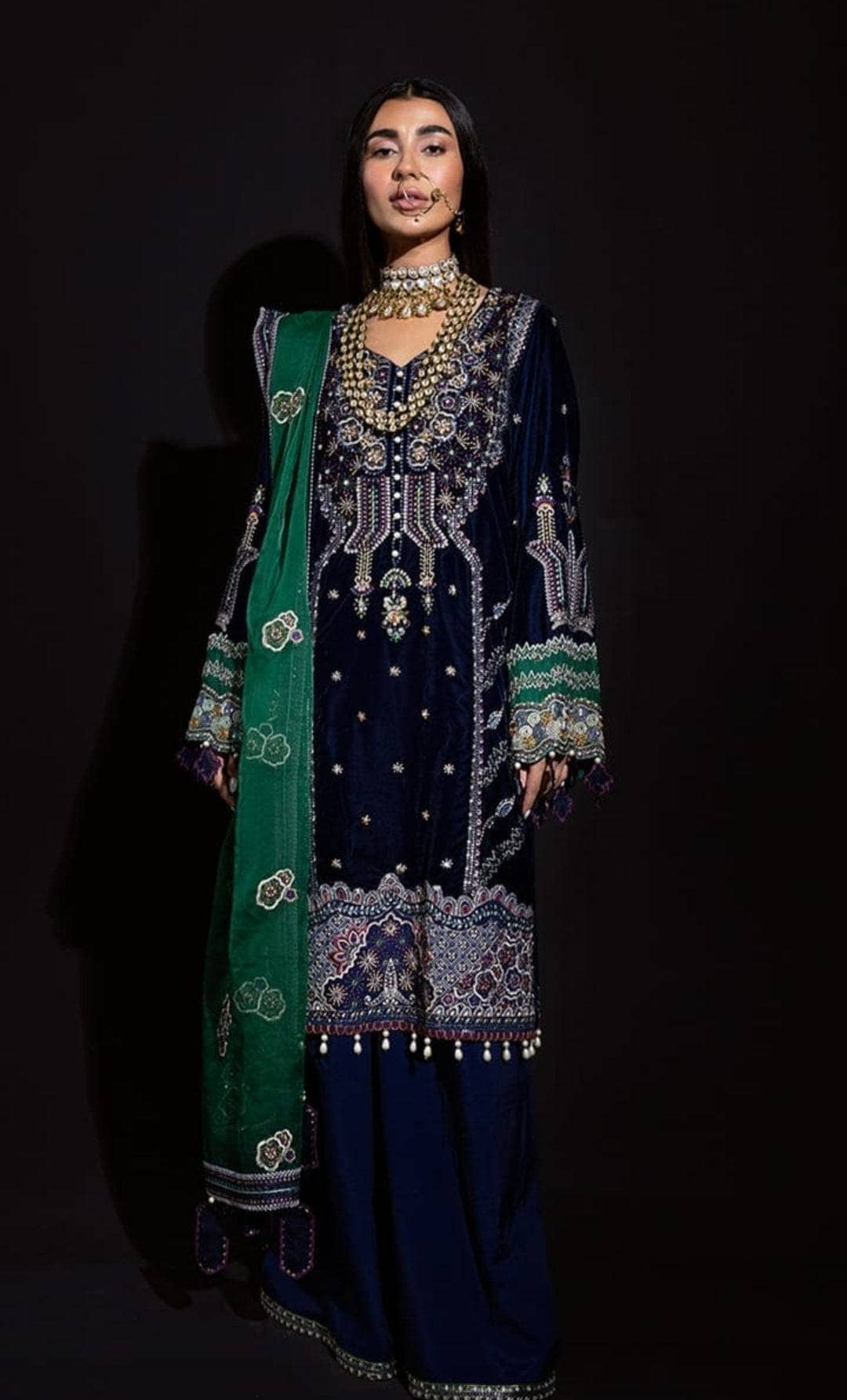 img_nureh_maya_velvet_awwal_boutique